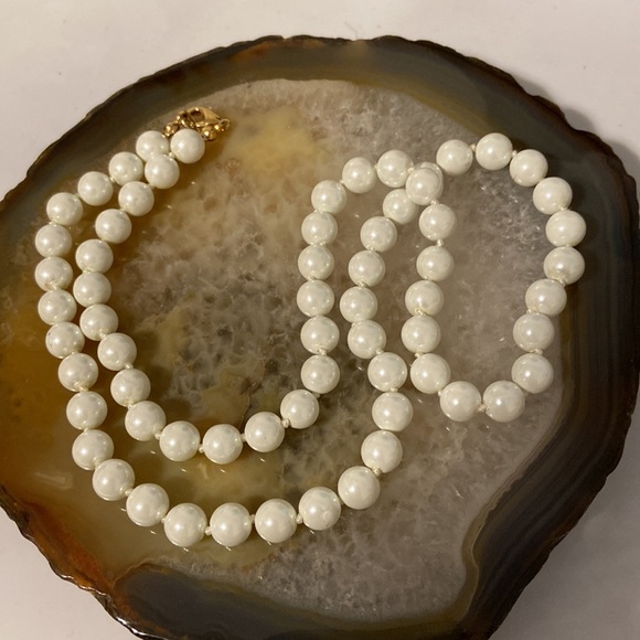 costume Jewelry - 14kE faux Pearl necklace 22” Guc